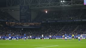 Les joueurs d'Oviedo et de l'Espanyol n'ont pas bougé au coup d'envoi du match de Liga, 17 octobre 2025