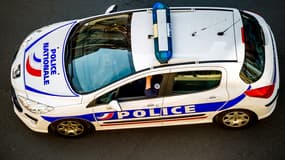 La police a découvert des centaines de milliers d'euros dissimulés dans les pneus d'une voiture (image d'illustration).