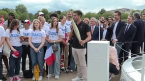 À un an des JO, suivez la parade d'athlètes français sur la Seine