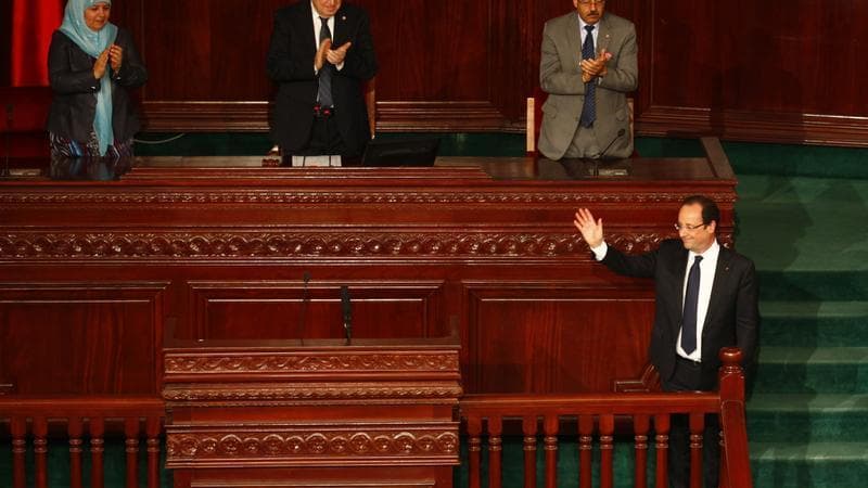 François Hollande a annoncé vendredi à Tunis la conversion d'une partie de la dette tunisienne en investissements et l'octroi de 500 millions de prêts et de dons pour aider la transition démocratique dans ce pays. La dette tunisienne à l'égard de la Franc