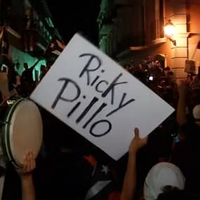 Porto Rico: des manifestants réclament la démission du gouverneur empêtré dans un scandale politique