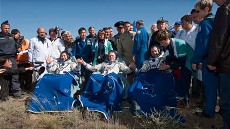 Soyouz a ramené sur Terre mercredi trois astronautes partis en décembre en mission sur la Station spatiale internationale (ISS). La capsule s'est posée près de Zhezkazgan, dans les steppes du Kazakhstan. /Photo prise le 2 juin 2010/REUTERS/NASA/Bill Ingal