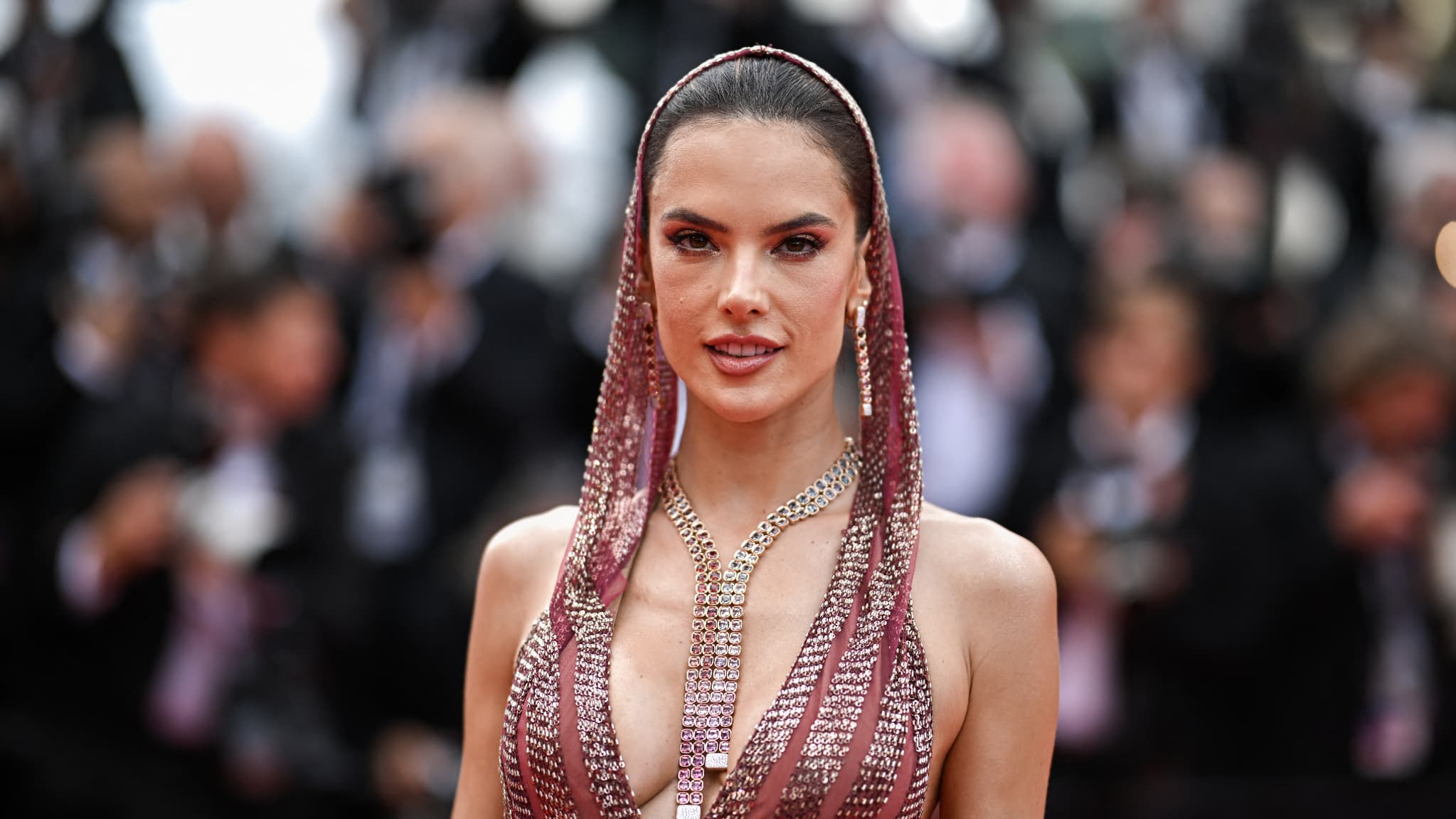 Alessandra Ambrosio à la cérémonie d'ouverture du Festival de Cannes 2023 Alessandra Ambrosio à la cérémonie d'ouverture du Festival de Cannes 2023