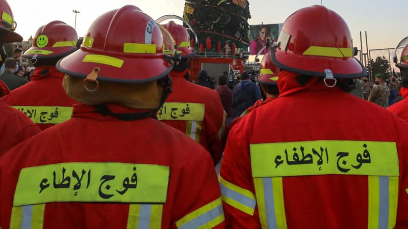 Des pompiers libanais pris en photo à Beyrouth le 20 décembre 2020