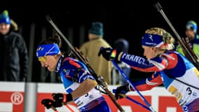 Les biathlètes françaises Julia Simon et Sophie Chauveau, à Kontiolahti le 1er décembre 2024