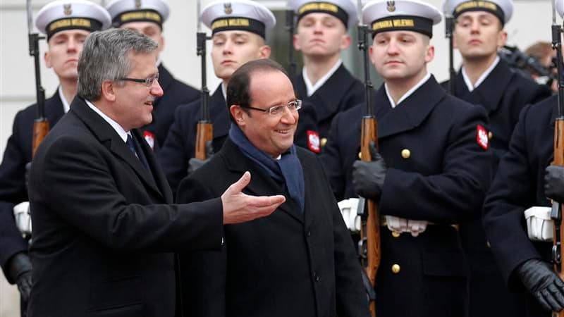 François Hollande et son homologue polonais Bronislaw Komorowski à Varsovie. La France et la Pologne ont présenté vendredi un front uni pour défendre des positions ambitieuses dans les négociations qui décideront les 22 et 23 novembre à Bruxelles du budge