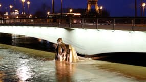Le zouave du pont de l'Alma avait plus que les pieds dans l'eau, jeudi soir.