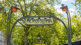 Hector Guimard est le créateur des entrées de métro parisien.
