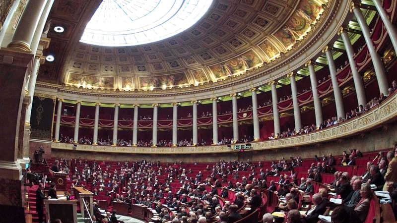 Les députés français ont adopté jeudi le projet de loi qui prévoit la création de la Banque publique d'investissement (BPI) qui disposera d'environ 40 milliards d'euros destinés aux PME. /Photo d'archives/REUTERS/Charles Platiau