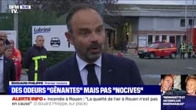 Incendie à Rouen: les odeurs sont "gênantes", mais pas "nocives", déclare Édouard Philippe 