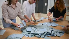 Le dépouillement dans un bureau de vote d'Illkirch-Graffenstaden, dans le Bas-Rhin, le 7 juillet 2024.