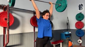 À 15 ans, Sara Mil fait partie des espoirs du club d'haltérophilie de Sainte-Tulle (Alpes-de-Haute-Provence)