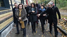 Emmanuelle Cosse et Anne Hidalgo visitent le centre d'hébergement le 5 novembre. 