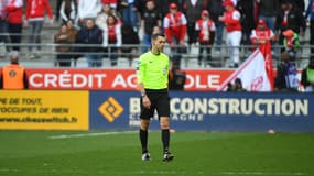 Clément Turpin lors du match Reims-Strasbourg (0-1, L1), le 6 avril 2025