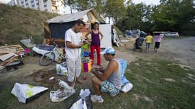 Campement de Roms près de la Garonne à Toulouse. Les gens du voyage ont remporté vendredi une demi-victoire juridique avec une décision du Conseil constitutionnel jugeant contraire à la Constitution française le "carnet de circulation" qui leur est imposé