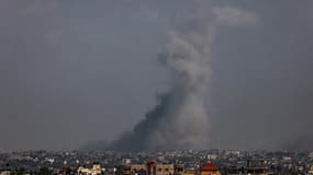 De la fumée se dégageant de la ville de Khan Yunis, au sud de la bande de Gaza, ce dimanche 5 novembre. 