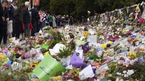 Des personnes rendent hommage aux victimes du tueur des mosquées à  Christchurch (Nouvelle-Zélande) le 21 mars 2019