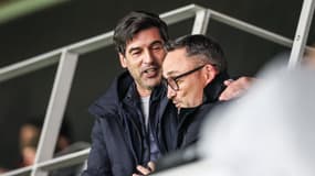 Paulo Fonseca et Franck Haise se saluent dans les tribunes de l'Allianz Riviera avant Nice-Lyon (0-2, L1), le 9 mars 2025