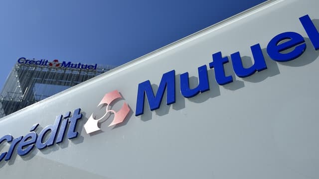 Le Crédit Mutuel et IBM ont prévu en 2017 de déployer Watson auprès de 20.000 collaborateurs dans 5000 caisses et agences.