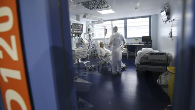 Dans l'unité de réanimation pour les patients Covid de l'hôpital de Strasbourg le 22 octobre 2020