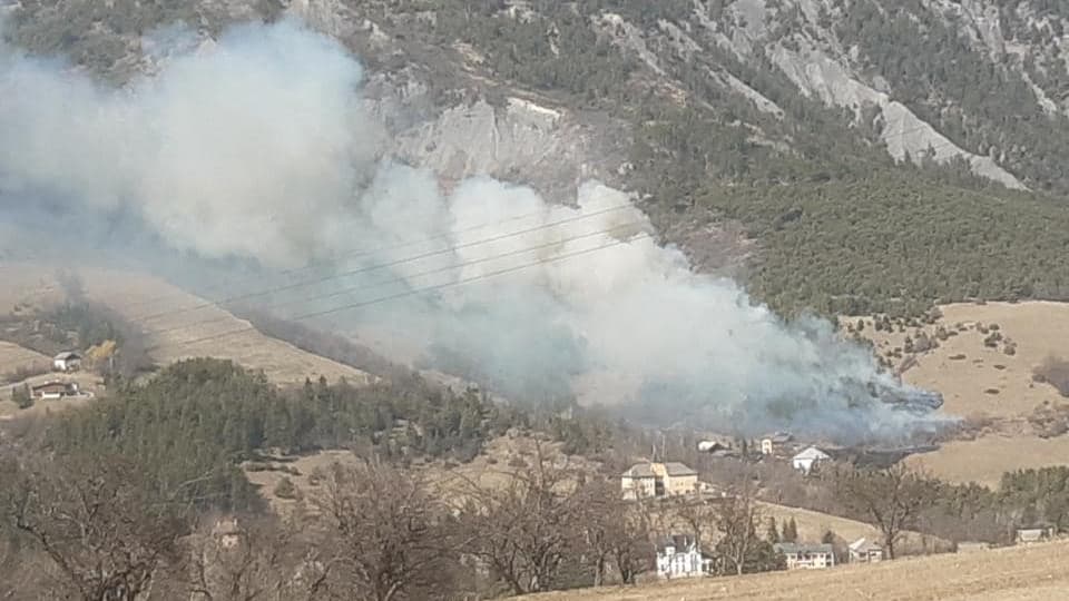 Un feu de forêt dans les Alpes du Sud le 26 mars 2022.