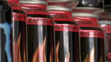 Les canettes de boissons énergisantes ont désormais envahi les rayons des supermarchés.