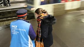 Le passe rail, qui doit permettre aux jeunes de 16 à 27 ans de voyager gratuitement sur le réseau des TER, trains de nuit et Intercités moyennant un abonnement à 49 euros par mois, est ouvert à la vente.