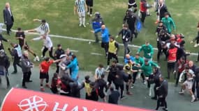 Une bagarre générale en D3 turque sur la pelouse de Bursaspor, le 20 décembre 2023