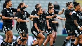 Les Black Ferns interprètent leur haka