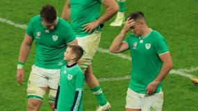 Jonathan Sexton, accompagné de son fils et de ses coéquipiers après l'élimination de l'Irlande face à la Nouvelle-Zélande, Coupe du monde de rugby, 14 octobre 2023