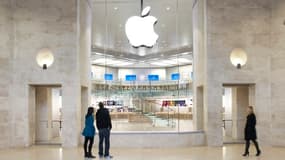 L'Apple store du Carrousel du Louvre à Paris, rutilant et spacieux.