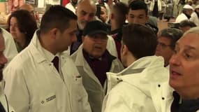 "Ayez un peu de Gandhi": Emmanuel Macron interpellé sur l'inflation lors de sa visite à Rungis