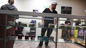 Dans un dispensaire autorisé à vendre du cannabis, en Californie, le 1er janvier 2018. 