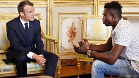 Emmanuel Macron reçoit Mamoudou Gassama à l'Élysée, le 28 mai 2018