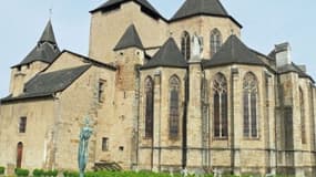 La cathédrale d'Oloron-Sainte-Marie cambriolée à la voiture-bélier