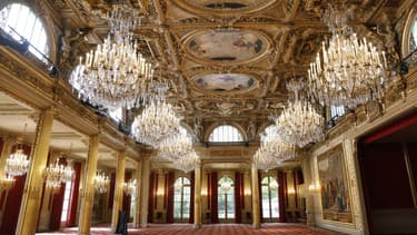Le plafond de la salle des fêtes de l'Elysée, avant rénovation.