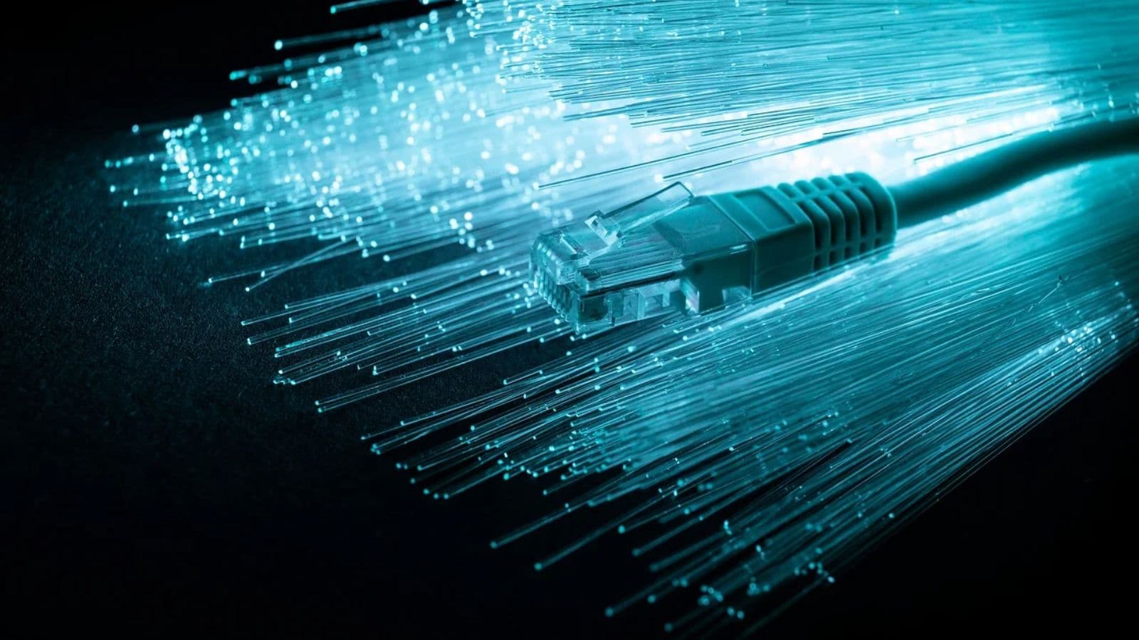 AVEC LES BOX BOUYGUES TELECOM, LA CONNEXION INTERNET S’ÉTABLIE À LA VITESSE DE LA LUMIÈRE !