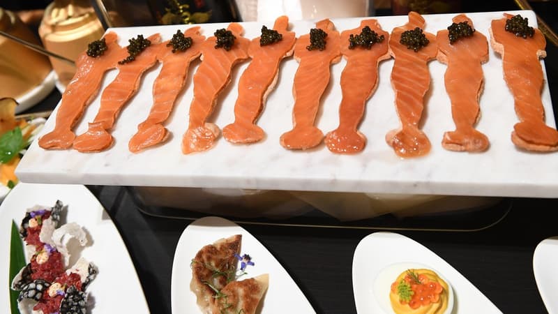 Le foie gras est le mets le plus vendu en grandes surfaces en décembre en France, suivi des poissons fumés (saumons, truites...), selon une étude de Nielsen.