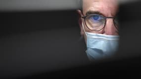 Le Premier ministre Jean Castex visite un service de la Sécu chargé de tracer les cas contacts, le 13 novembre 2020 à Strasbourg