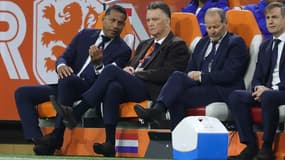 Louis van Gaal et son staff sur le banc des Pays-Bas, le 29 mars 2022