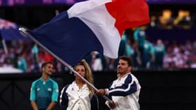 Pauline Ferrand-Prévot et Antoine Dupont porte-drapeaux de la délégation française, cérémonie d'ouverture des JO de Paris 2024, 11 août 2024