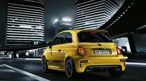 Abarth dévoile la version restylée très très light de l'Abarth 595.