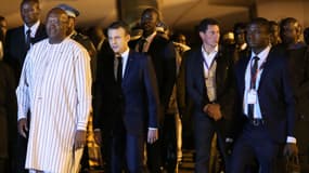 Emmanuel Macron à son arrivée à Ouagadougou