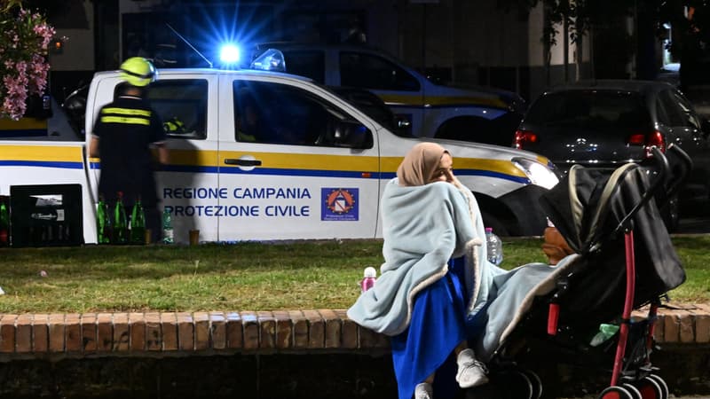 Une habitante de Pouzzoles après l'un des séismes qui a touché la région de Naples et fait craindre une éruption volcanique