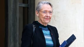 Elisabeth Borne sortant du palais de l'Elysée, le 13 février 2025. 