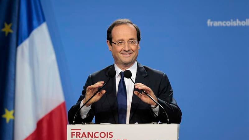 "Le prochain référendum, c'est l'élection présidentielle", a déclaré jeudi François Hollande en réponse à l'idée avancée par le président Nicolas Sarkozy de consulter les Français sur certaines questions de société. En meeting à Orléans, le candidat socia