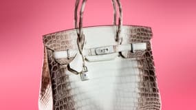 Sac Hermès Kelly 28 en crocodile Himalaya Niloticus retourné, couleur blanc mat avec des ferrures en palladium, vendu par Christie's. 