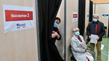 Un centre temporaire de vaccination contre le Covid-19 pour les plus de 75 ans, le 18 janvier 2021 à Vailhauques, près de Montpellier