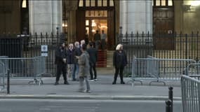 Des barrières de sécurité instaurées devant la Grande Synagogue de Paris, après les attaques du Hamas en Israël, le 7 octobre 2023