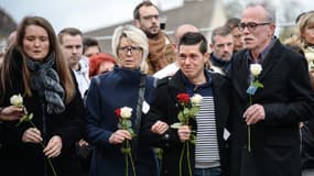 Au centre à droite: Jonathann Daval, entouré des parents de son épouse retrouvée morte le 30 octobre 2017
